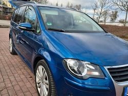 Blau Gebraucht 2010 VW Touran Van / Kleinbus | 4.950 € (Guter Preis)