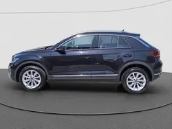 Deep black Gebraucht 2024 VW T-Roc Style SUV | 30.540 € (Guter Preis)