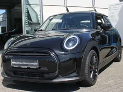 Midnight black metallic Gebraucht 2022 Mini ONE Essential Kleinwagen | 20.980 € (Etwas zu teuer)