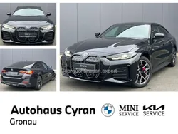 Saphirschwarz (metallic) Gebraucht 2023 BMW i4 Shadowline Limousine | 43.720 € (Etwas zu teuer)