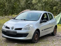 Grau Gebraucht 2009 Renault Clio II Kleinwagen | 700 € (Superpreis)