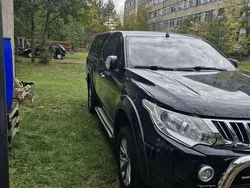 Schwarz Gebraucht 2015 Mitsubishi L200 Abholung | 11.890 €