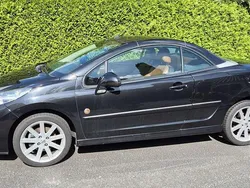 Schwarz Gebraucht 2011 Peugeot 207 CC Roland Garros Cabrio | 6.999 € (Etwas zu teuer)
