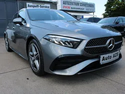 Grau Gebraucht 2023 Mercedes A200 AMG line Limousine | 32.950 € (Fairer Preis)