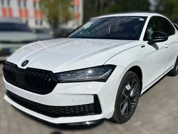 Weiß Gebraucht 2025 Skoda Superb SportLine Limousine | 43.300 € (Superpreis)