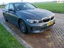 Grau Gebraucht 2020 BMW 316 Executive Limousine | 17.544 €