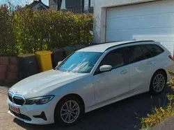 Weiß Gebraucht 2019 BMW 320 Luxury Line Kombi | 18.995 € (Teuer)
