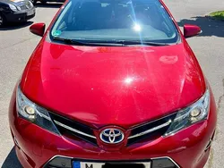 Rot Gebraucht 2014 Toyota Auris Hybrid Kleinwagen | 10.000 € (Fairer Preis)