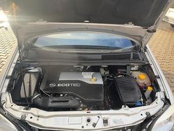 Silber Gebraucht 2003 Opel Zafira Kombi | 3.000 € (Etwas zu teuer)