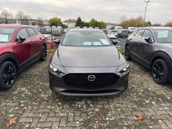 Grau Neu 2024 Mazda 3 Limousine | 32.990 €