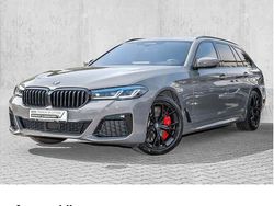 Grau Gebraucht 2022 BMW 540 Shadowline Kombi | 59.850 €