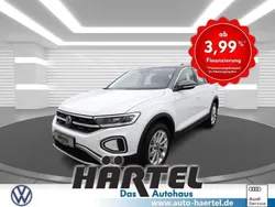 Pure white, solid Gebraucht 2023 VW T-Roc Style SUV | 29.700 € (Fairer Preis)