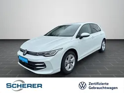 Pure white Gebraucht 2024 VW Golf VIII Life Limousine | 26.900 € (Fairer Preis)