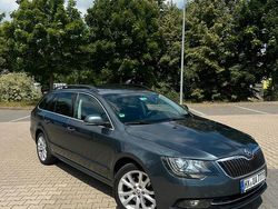 Grau Gebraucht 2015 Skoda Superb Kombi | 10.800 € (Fairer Preis)