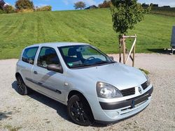 Silber Gebraucht 2004 Renault Clio II Limousine | 2.100 € (Fairer Preis)