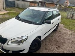 Weiß Gebraucht 2012 Skoda Fabia Kombi | 3.300 €