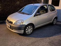 Silber Gebraucht 2001 Toyota Yaris Kleinwagen | 1.000 € (Fairer Preis)