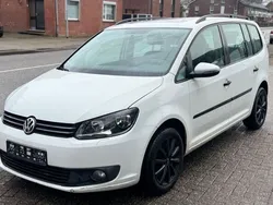 Weiß Gebraucht 2014 VW Touran Comfortline Van / Kleinbus | 5.450 € (Fairer Preis)