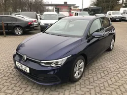 Blau Gebraucht 2021 VW Golf VIII Life Limousine | 13.999 € (Etwas zu teuer)