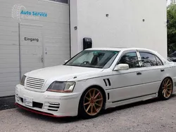 Pearl white metallic Gebraucht 2000 Toyota Crown Limousine | 17.944 €