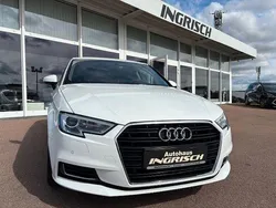Weiß Gebraucht 2020 Audi A3 Sportback Design Limousine | 20.890 € (Fairer Preis)