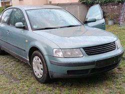 Grün Gebraucht 1997 VW Passat Comfortline Limousine | 2.000 € (Fairer Preis)