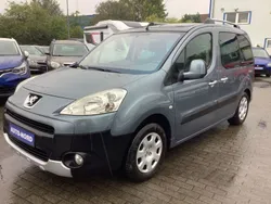 Grau Gebraucht 2009 Peugeot Partner Tepee Family Van / Kleinbus | 8.990 € (Teuer)