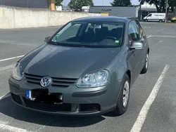 Grau Gebraucht 2004 VW Golf V Kleinwagen | 3.100 € (Etwas zu teuer)