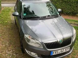 Grau Gebraucht 2012 Skoda Fabia Ambition Limousine | 5.500 € (Etwas zu teuer)