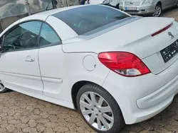 Weiß Gebraucht 2011 Peugeot 207 CC Platinum Cabrio | 3.900 € (Guter Preis)