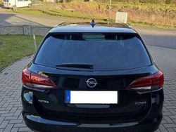 Schwarz Gebraucht 2017 Opel Astra Kombi | 10.300 € (Fairer Preis)