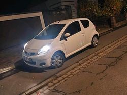 Weiß Gebraucht 2010 Toyota Aygo Kleinwagen | 1.499 € (Superpreis)