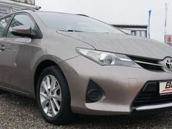 Beige Gebraucht 2012 Toyota Auris Comfort Limousine | 7.990 € (Etwas zu teuer)