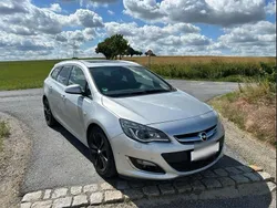 Silber Gebraucht 2014 Opel Astra Exklusiv Kombi | 11.990 €