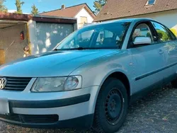 Grau Gebraucht 2000 VW Passat Limousine | 950 € (Guter Preis)