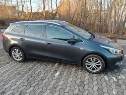 Grau Gebraucht 2015 Kia Ceed Sportswagon Vision Kombi | 7.800 € (Etwas zu teuer)