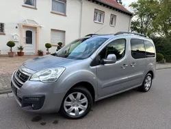 Grau Gebraucht 2018 Peugeot Partner Allure Van / Kleinbus | 19.999 € (Teuer)