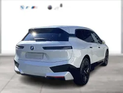 Weiß metallic Gebraucht 2022 BMW iX M Sport SUV | 72.950 € (Etwas zu teuer)