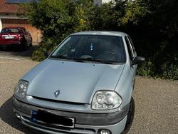 Grau Gebraucht 1999 Renault Clio II Kleinwagen | 800 € (Fairer Preis)