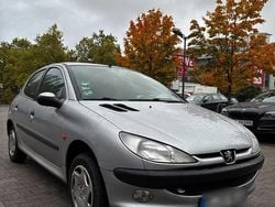 Silber Gebraucht 1999 Peugeot 206 Kleinwagen | 1.000 € (Fairer Preis)