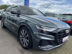 Grau Gebraucht 2021 Audi Q8 Sport SUV | 62.999 € (Teuer)