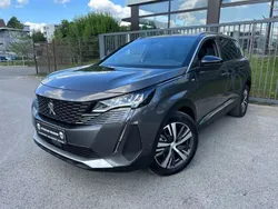 Grau Gebraucht 2024 Peugeot 5008 GT-line Van / Kleinbus | 29.950 € (Fairer Preis)