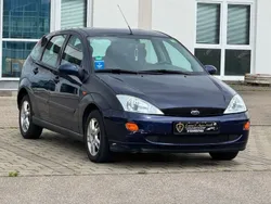 Violett Gebraucht 2000 Ford Focus Trend Limousine | 999 € (Guter Preis)