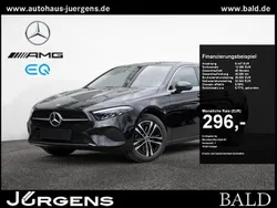 Schwarz kosmosschwarz metallic Gebraucht 2024 Mercedes A250 Progressive Limousine | 31.590 € (Fairer Preis)