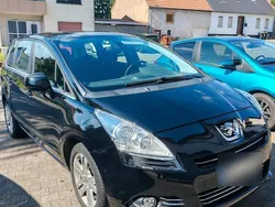 Schwarz Gebraucht 2010 Peugeot 5008 Van / Kleinbus | 5.350 € (Fairer Preis)