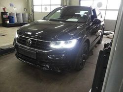 Deep black perleffekt (metallic) Gebraucht 2021 VW Tiguan R-line SUV | 34.900 € (Fairer Preis)