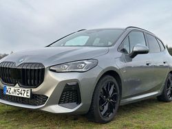 Grau Gebraucht 2023 BMW 225 Active Tourer Performance Van / Kleinbus | 34.500 € (Fairer Preis)