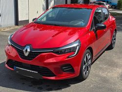 Rot Gebraucht 2022 Renault Clio V Evolution Limousine | 14.000 € (Guter Preis)