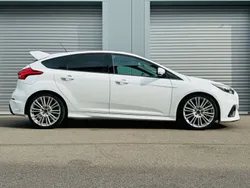 Weiß Gebraucht 2016 Ford Focus RS Limousine | 26.500 €