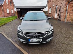 Grau Gebraucht 2017 Opel Astra Limousine | 8.740 € (Guter Preis)